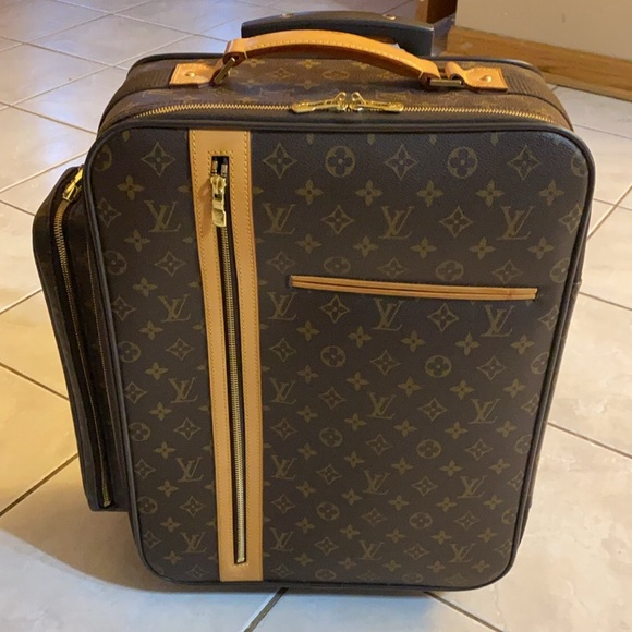 A82 - 💯% authentic Louis Vuitton travel bag - Picture 12 of 13